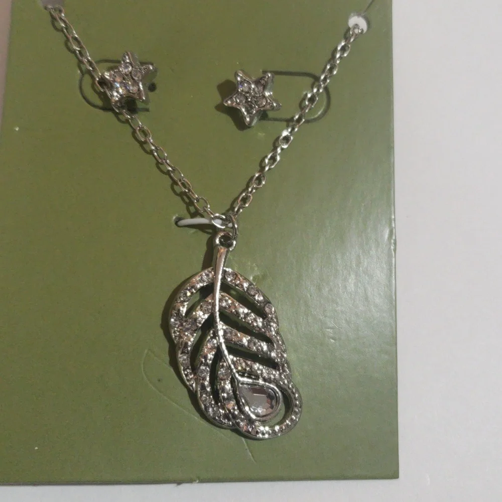 Silver Leaf Pendant Necklace & Starburst Earrings – Elegant Women's Jewelry set